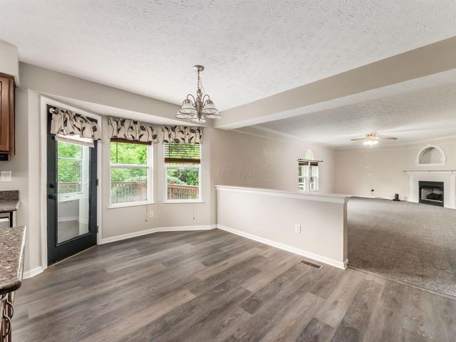 124 Long Hollow Drive, Pataskala, OH 43062