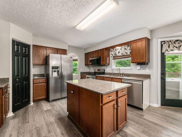 124 Long Hollow Drive, Pataskala, OH 43062