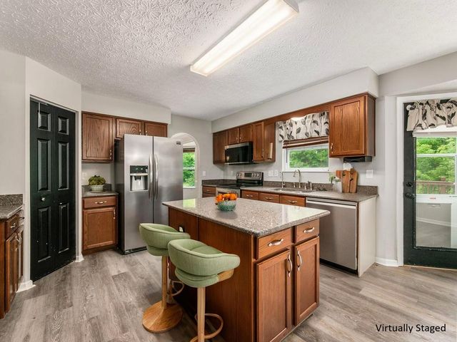 124 Long Hollow Drive, Pataskala, OH 43062