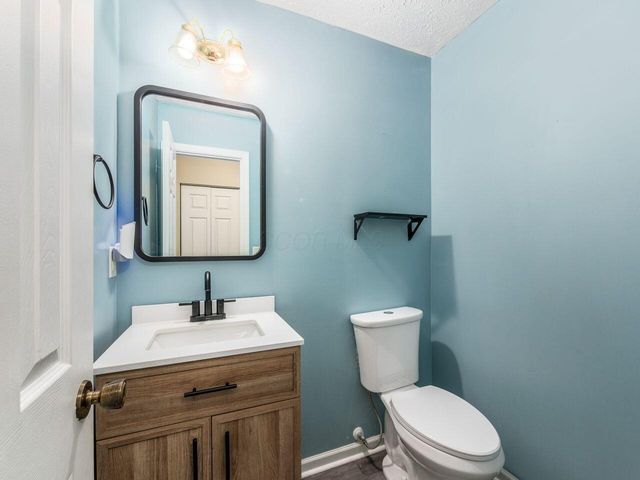 124 Long Hollow Drive, Pataskala, OH 43062