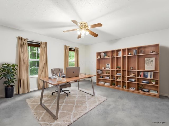 124 Long Hollow Drive, Pataskala, OH 43062