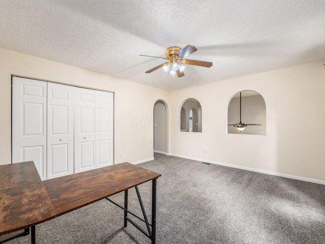 124 Long Hollow Drive, Pataskala, OH 43062