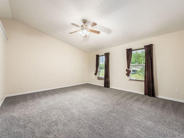 124 Long Hollow Drive, Pataskala, OH 43062
