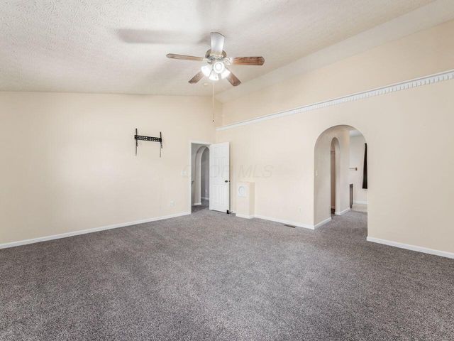 124 Long Hollow Drive, Pataskala, OH 43062