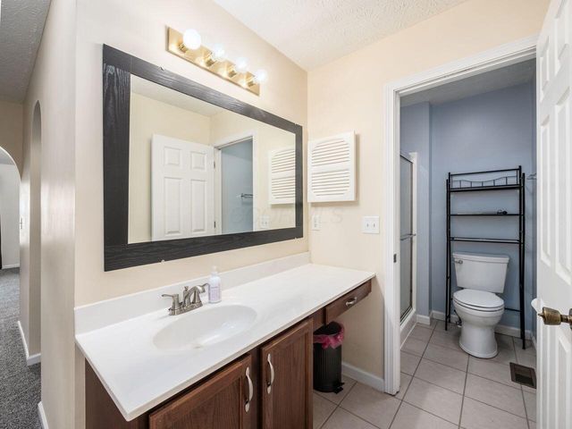 124 Long Hollow Drive, Pataskala, OH 43062