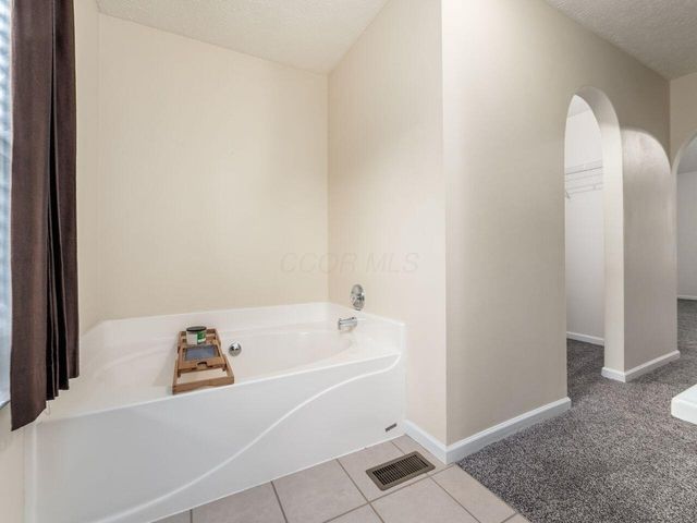 124 Long Hollow Drive, Pataskala, OH 43062
