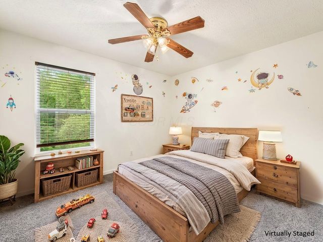 124 Long Hollow Drive, Pataskala, OH 43062