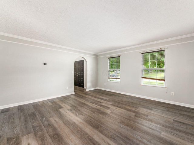 124 Long Hollow Drive, Pataskala, OH 43062