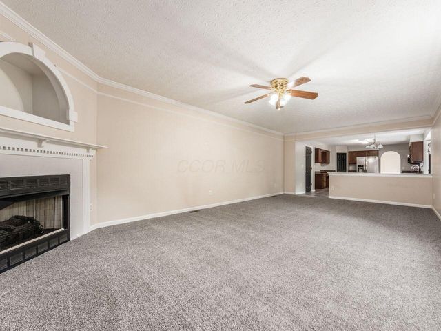 124 Long Hollow Drive, Pataskala, OH 43062