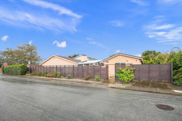 1350 N Cabrillo Highway, Half Moon Bay, CA 94019