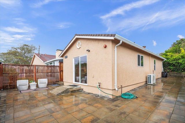 1350 N Cabrillo Highway, Half Moon Bay, CA 94019