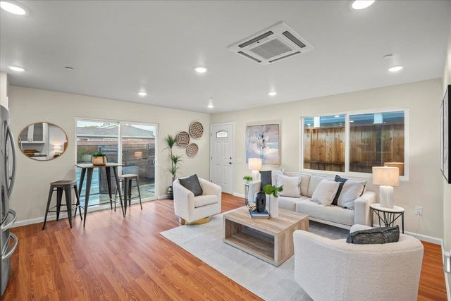 1350 N Cabrillo Highway, Half Moon Bay, CA 94019