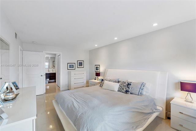 6261 Bay Club Dr 2, Fort Lauderdale, FL 33308