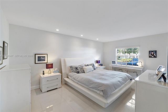 6261 Bay Club Dr 2, Fort Lauderdale, FL 33308