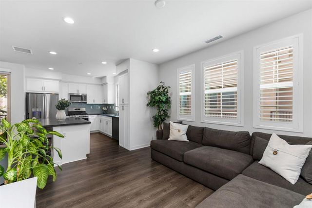 328 Waverunner Court, Santee, CA 92071