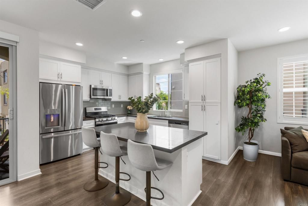 328 Waverunner Court, Santee, CA 92071