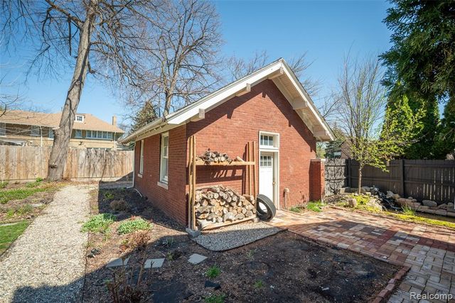 22 Edison Street, Detroit, MI 48202
