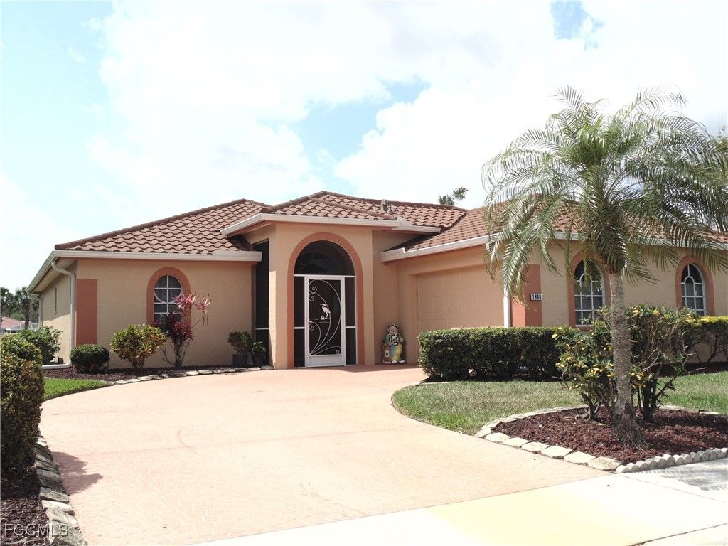 1900 Corona Del Sire DR, North Fort Myers, FL 33917