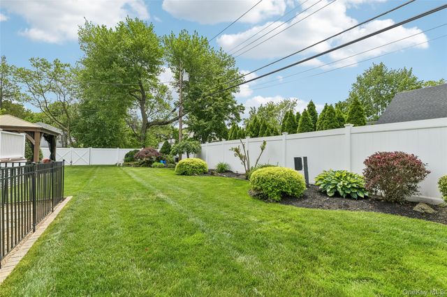 23 Middle Drive, Huntington, NY 11743