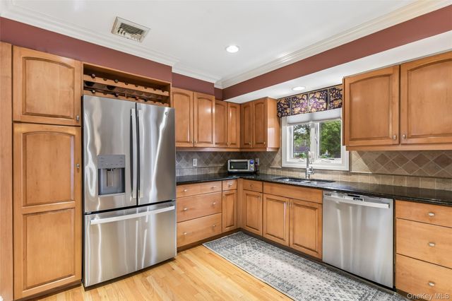 23 Middle Drive, Huntington, NY 11743