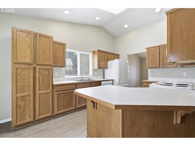 15049 HOMESTEAD Dr, Oregon City, OR 97045