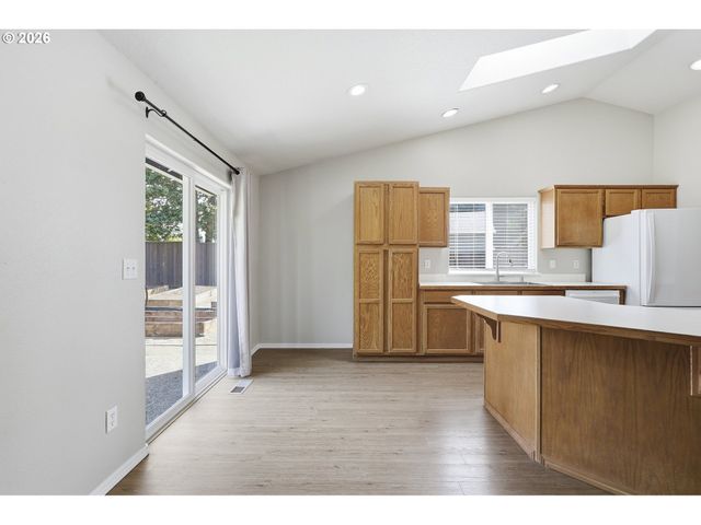 15049 HOMESTEAD Dr, Oregon City, OR 97045