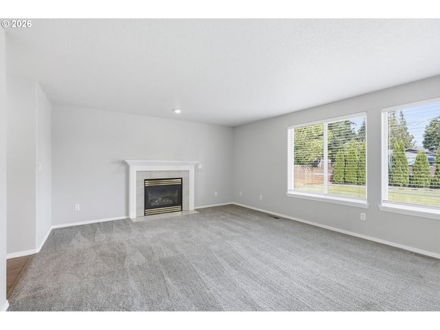15049 HOMESTEAD Dr, Oregon City, OR 97045