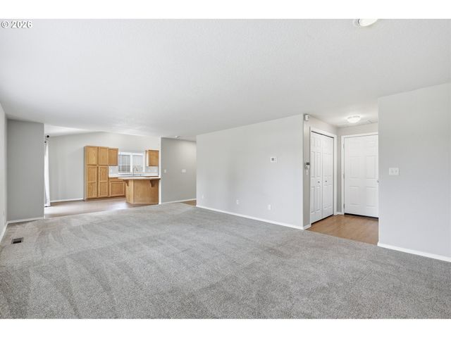 15049 HOMESTEAD Dr, Oregon City, OR 97045