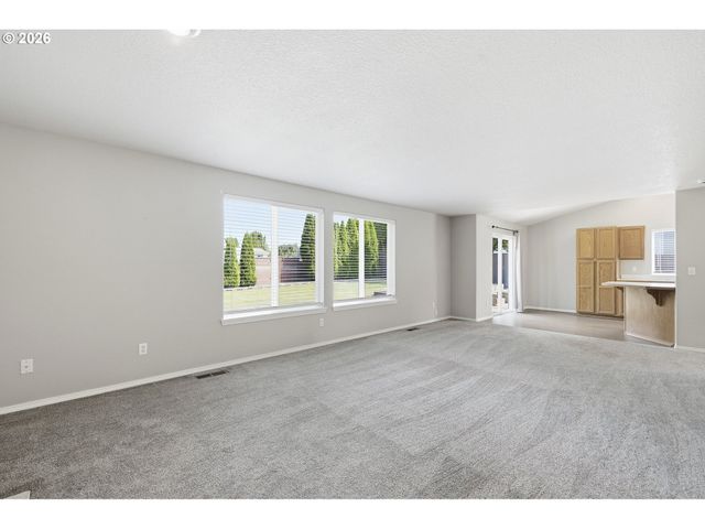 15049 HOMESTEAD Dr, Oregon City, OR 97045