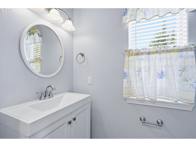 15049 HOMESTEAD Dr, Oregon City, OR 97045