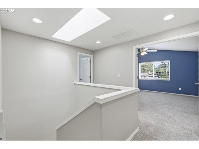 15049 HOMESTEAD Dr, Oregon City, OR 97045