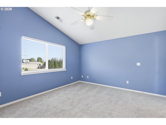 15049 HOMESTEAD Dr, Oregon City, OR 97045