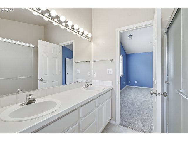 15049 HOMESTEAD Dr, Oregon City, OR 97045