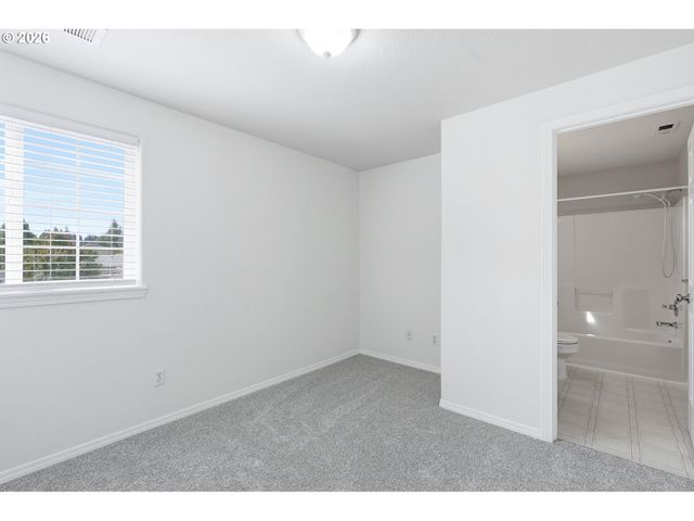 15049 HOMESTEAD Dr, Oregon City, OR 97045