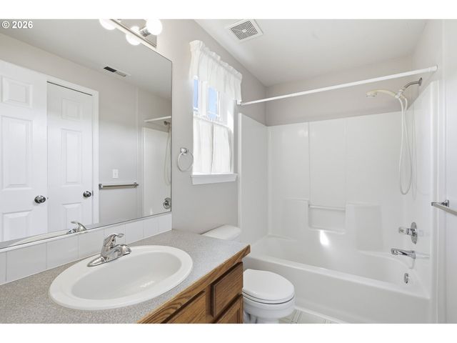 15049 HOMESTEAD Dr, Oregon City, OR 97045