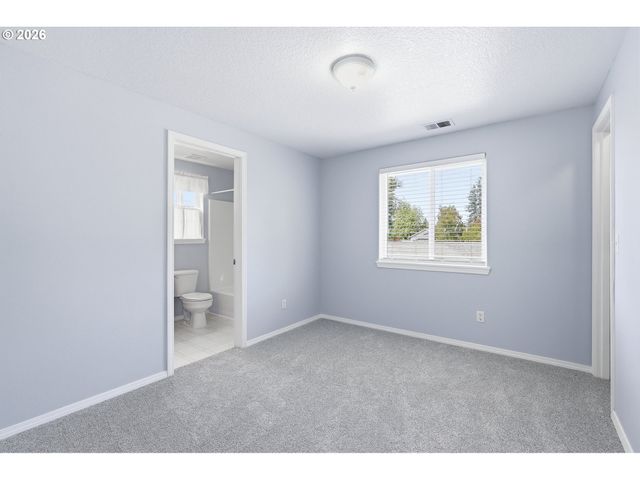 15049 HOMESTEAD Dr, Oregon City, OR 97045