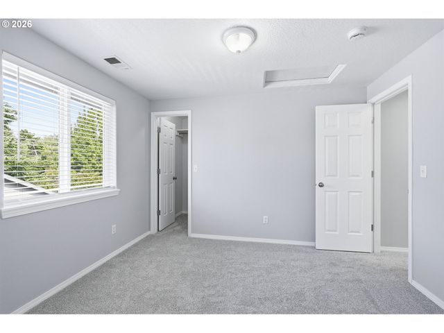 15049 HOMESTEAD Dr, Oregon City, OR 97045