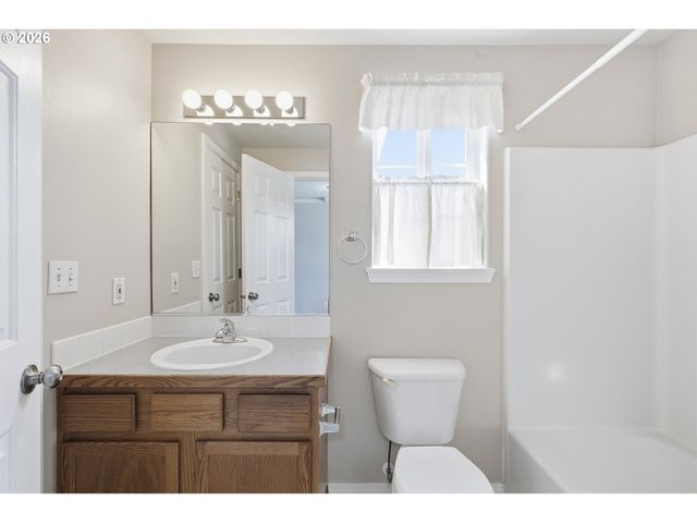15049 HOMESTEAD Dr, Oregon City, OR 97045