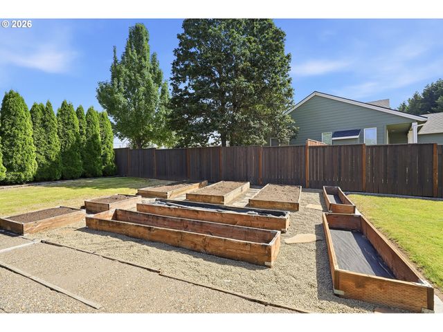 15049 HOMESTEAD Dr, Oregon City, OR 97045