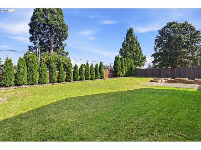 15049 HOMESTEAD Dr, Oregon City, OR 97045