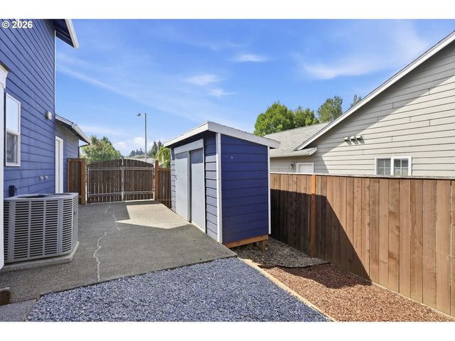 15049 HOMESTEAD Dr, Oregon City, OR 97045