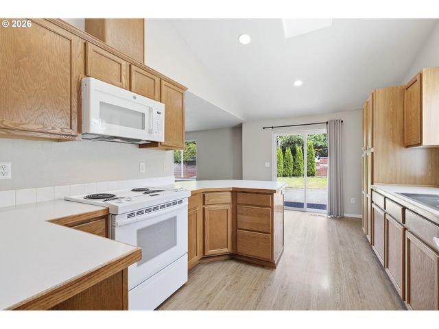 15049 HOMESTEAD Dr, Oregon City, OR 97045