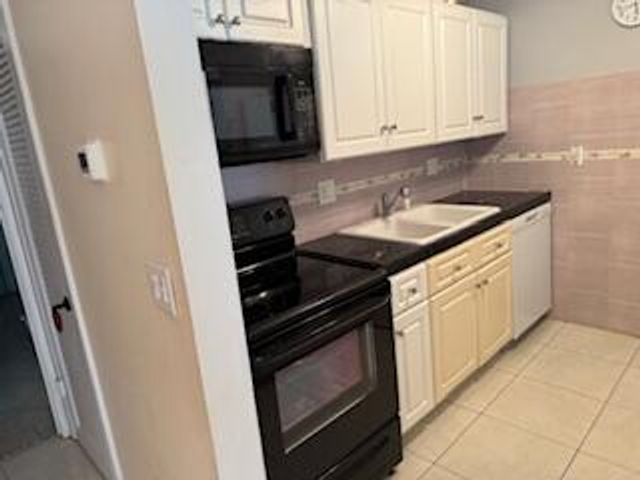 632 Snug Harbor Drive D6, Boynton Beach, FL 33435