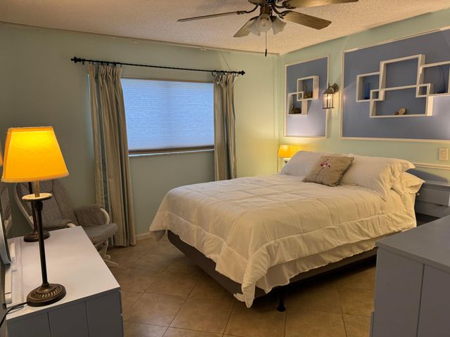 632 Snug Harbor Drive D6, Boynton Beach, FL 33435