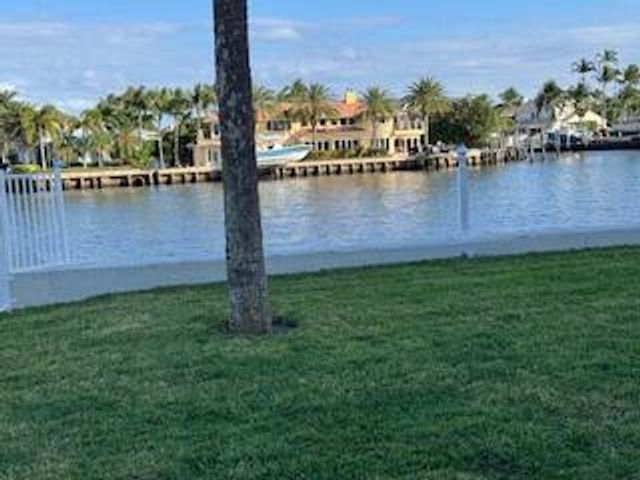 632 Snug Harbor Drive D6, Boynton Beach, FL 33435