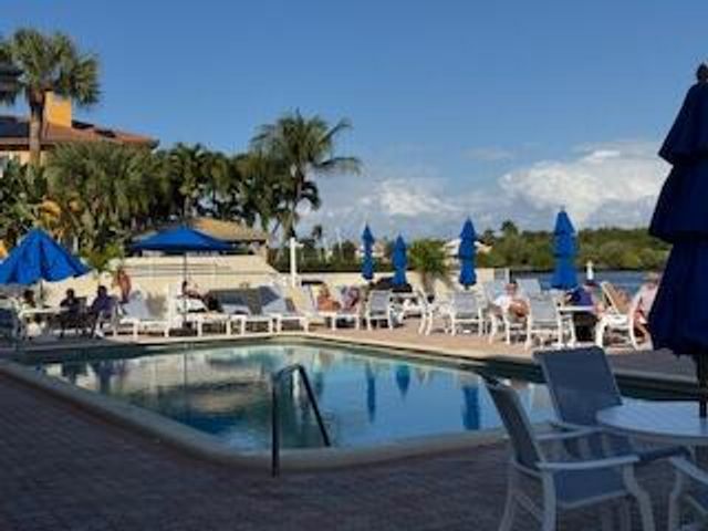 632 Snug Harbor Drive D6, Boynton Beach, FL 33435