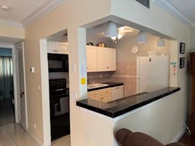 632 Snug Harbor Drive D6, Boynton Beach, FL 33435