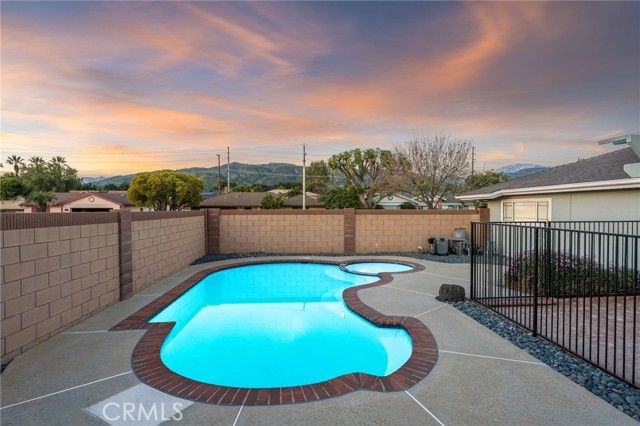 819 N Shaftesbury Avenue, San Dimas, CA 91773