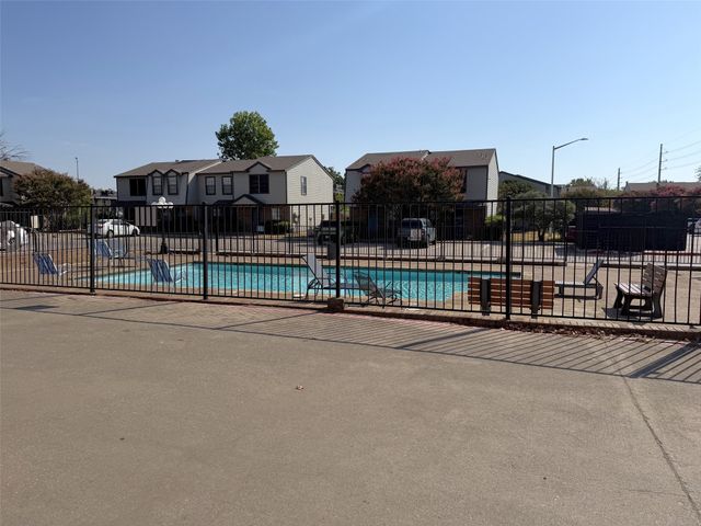 740 W Collins Street, Denton, TX 76201