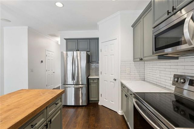 1064 Liberty Parkway NW, Atlanta, GA 30318